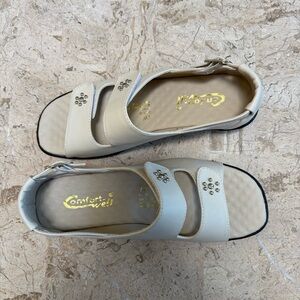 Casual Open Toe Low Wedge Heel Sandal Comfort We’ll Tan Faux Leather Size 7 Wide